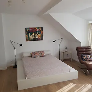 Pensión Maison Des Fleurs 