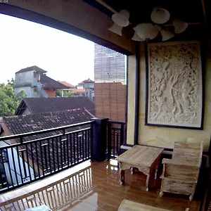 Pensión Indy House **